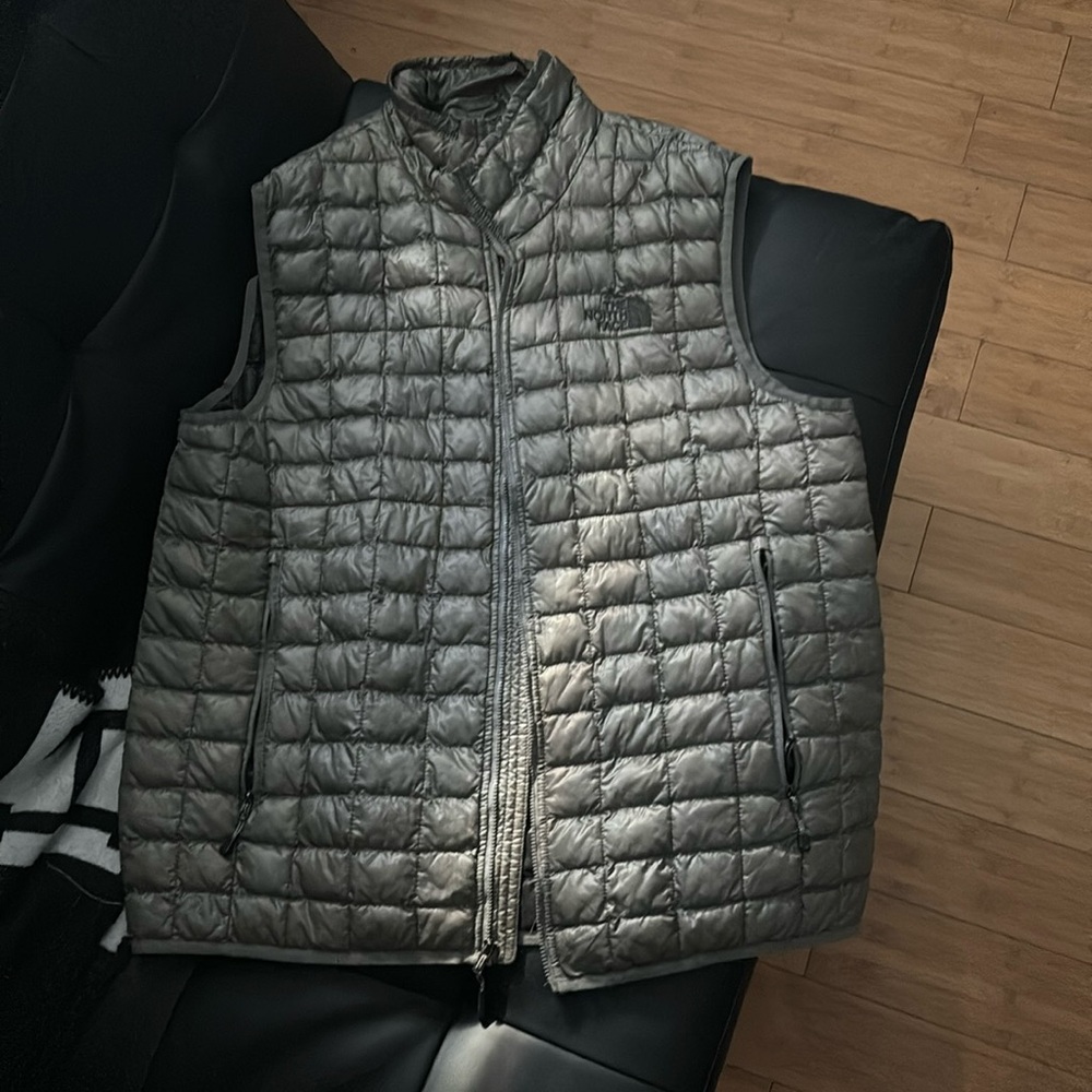Men’s north face vest